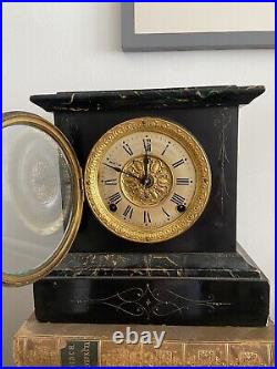 A Seth Thomas antique mantle clock, C1910 simulated marble, with key