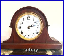 Antique Seth Thomas mantel clock with wood case and brass-tone bezel
