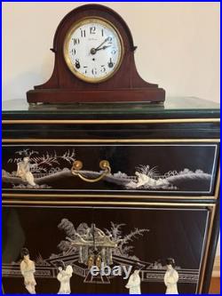 Antique Seth Thomas mantel clock with wood case and brass-tone bezel
