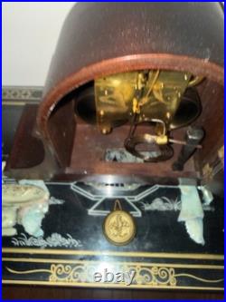 Antique Seth Thomas mantel clock with wood case and brass-tone bezel