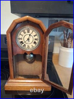 Seth Thomas Antique 30hr clock 1880s Excellent condition cabinet