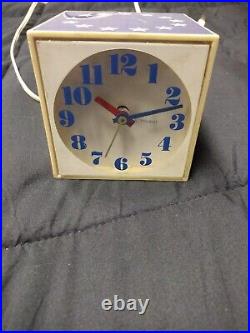 Vintage Seth Thomas American Flag Clock (Fully Functional)