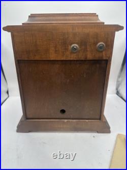 Vintage Wind-Up Antique Wooden Mantel Clock with Key Seth ThomasA403- 001 8003
